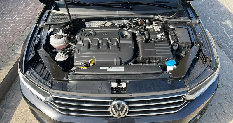 Volkswagen Passat cena 56500 przebieg: 92900, rok produkcji 2019 z Rakoniewice małe 277